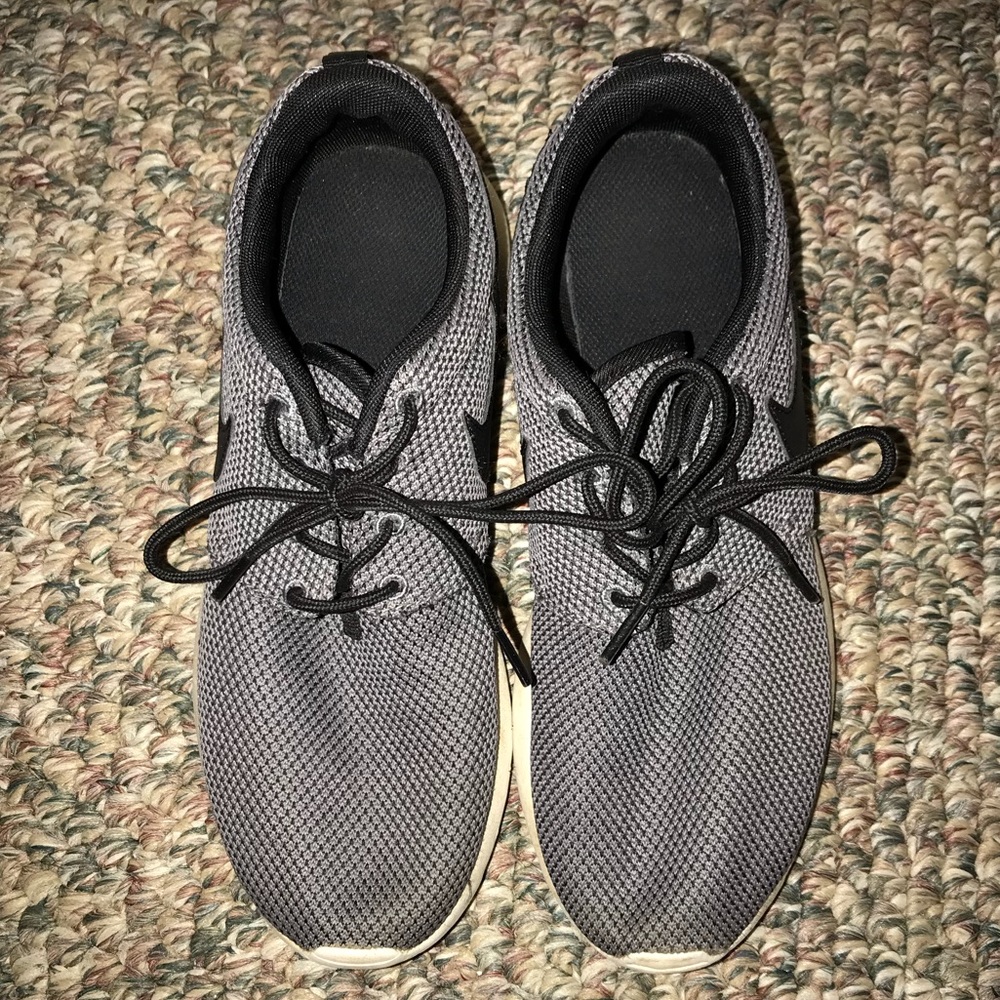 Nike tennis shoes